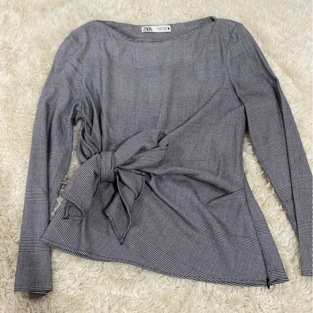 Beautiful Zara top with tie detail!